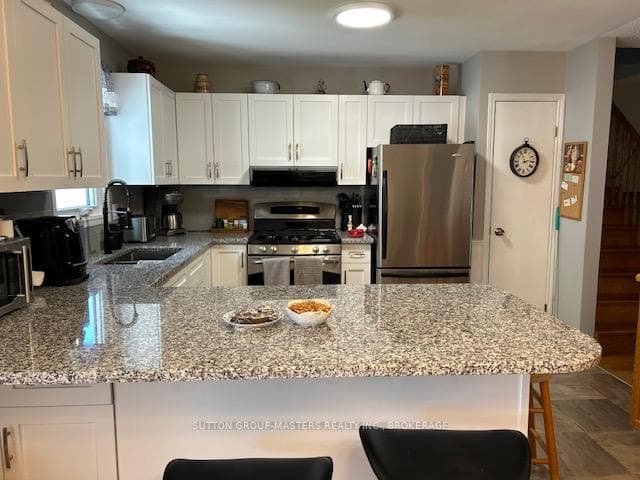 1496 Sydenham Road photo 4