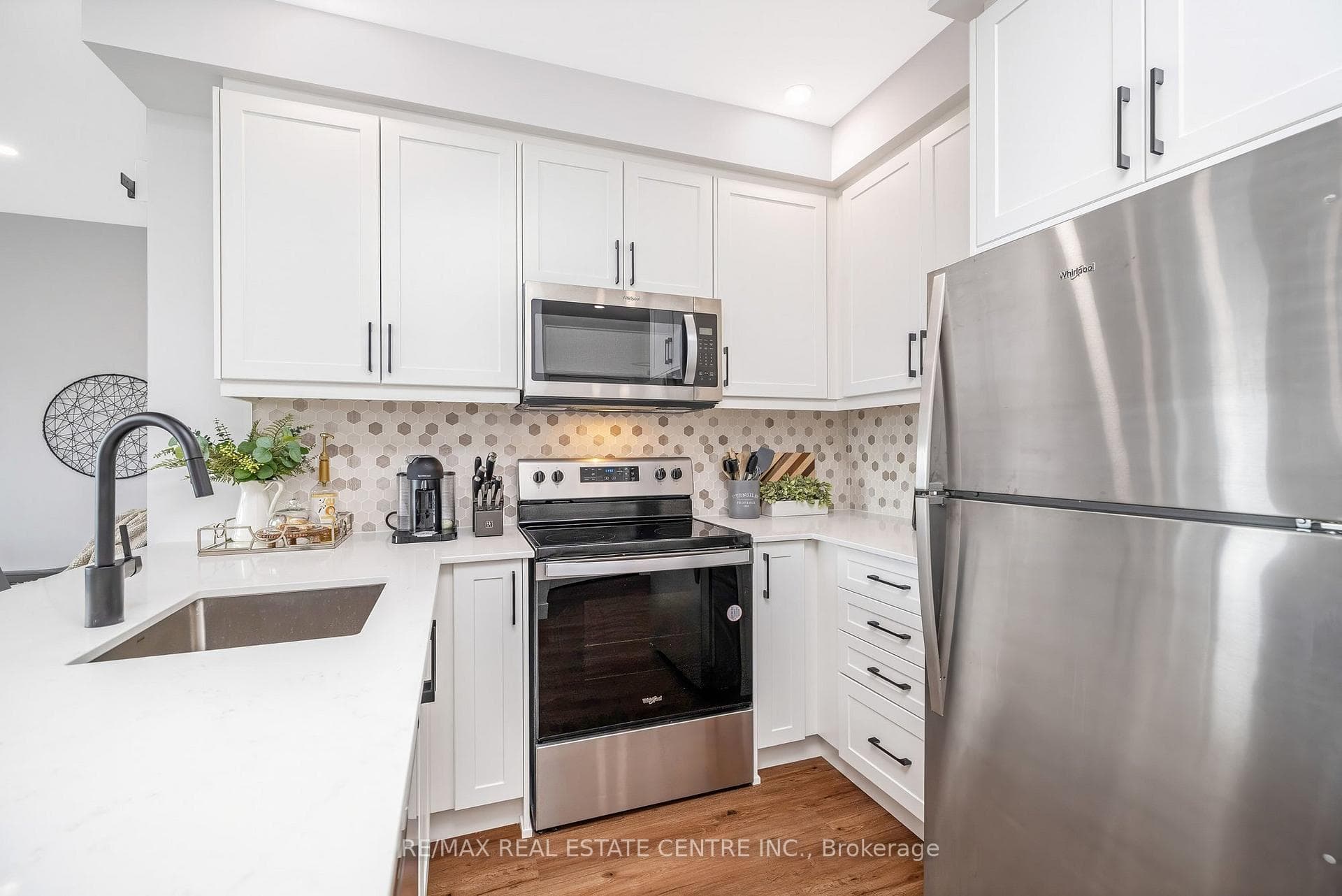 Upgraded kitchen- quartz counters, backsplash