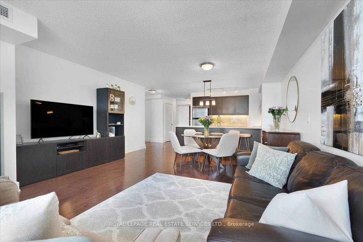 676 Sheppard Avenue Unit 302 photo 17