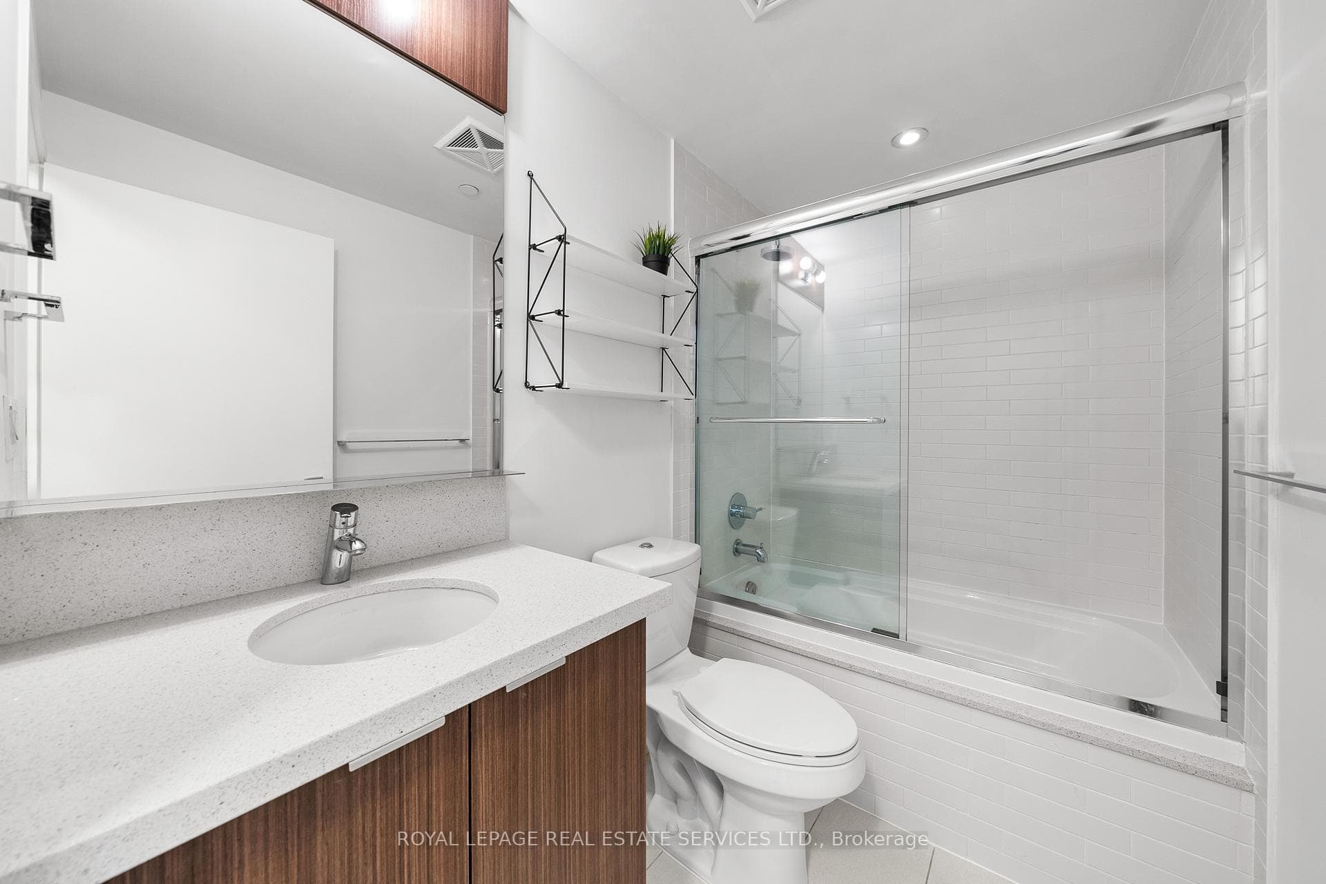 21 Widmer Street Unit 1601 photo 18