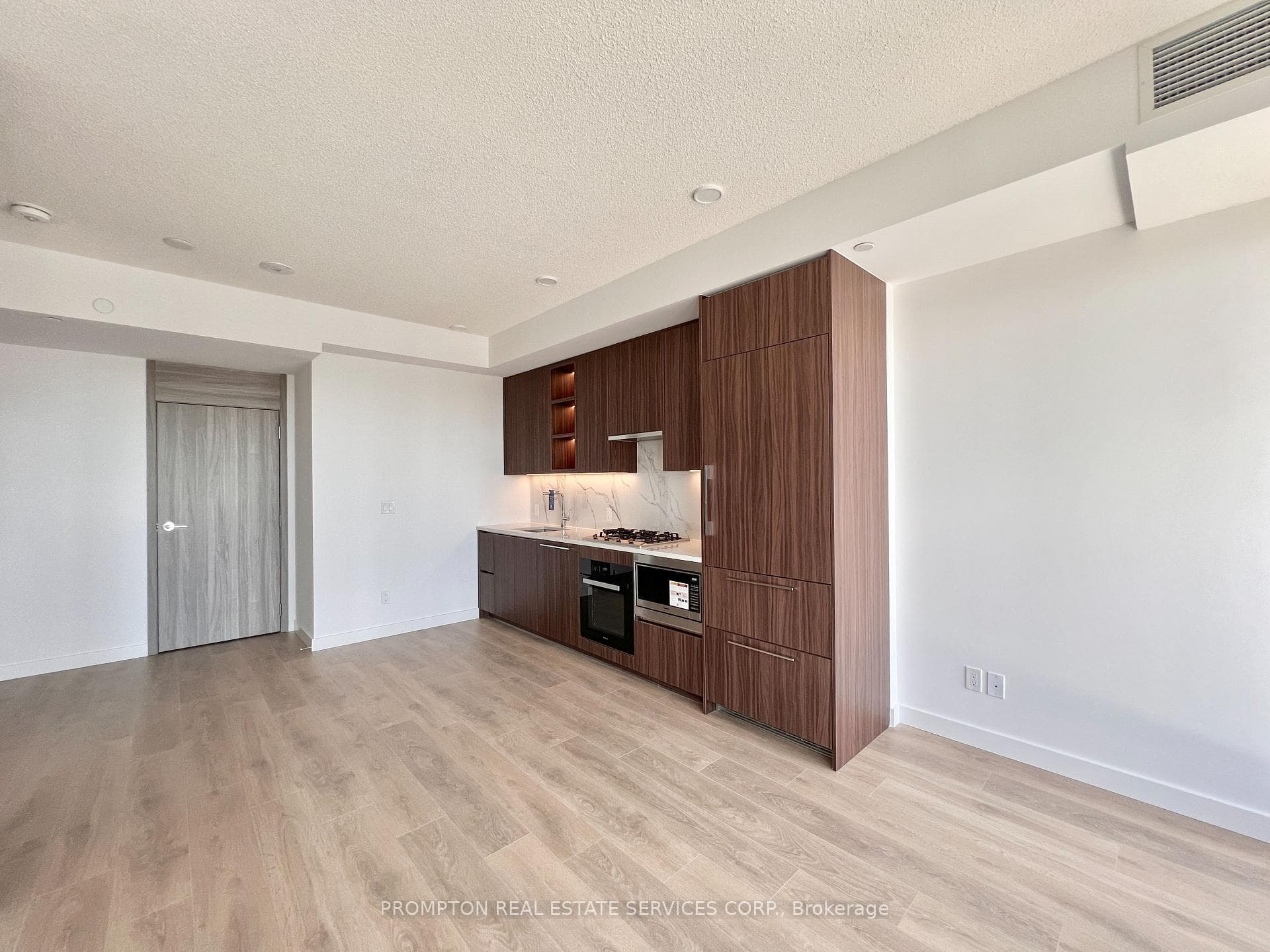 68 Esther Shiner Boulevard Unit 2016 photo 13