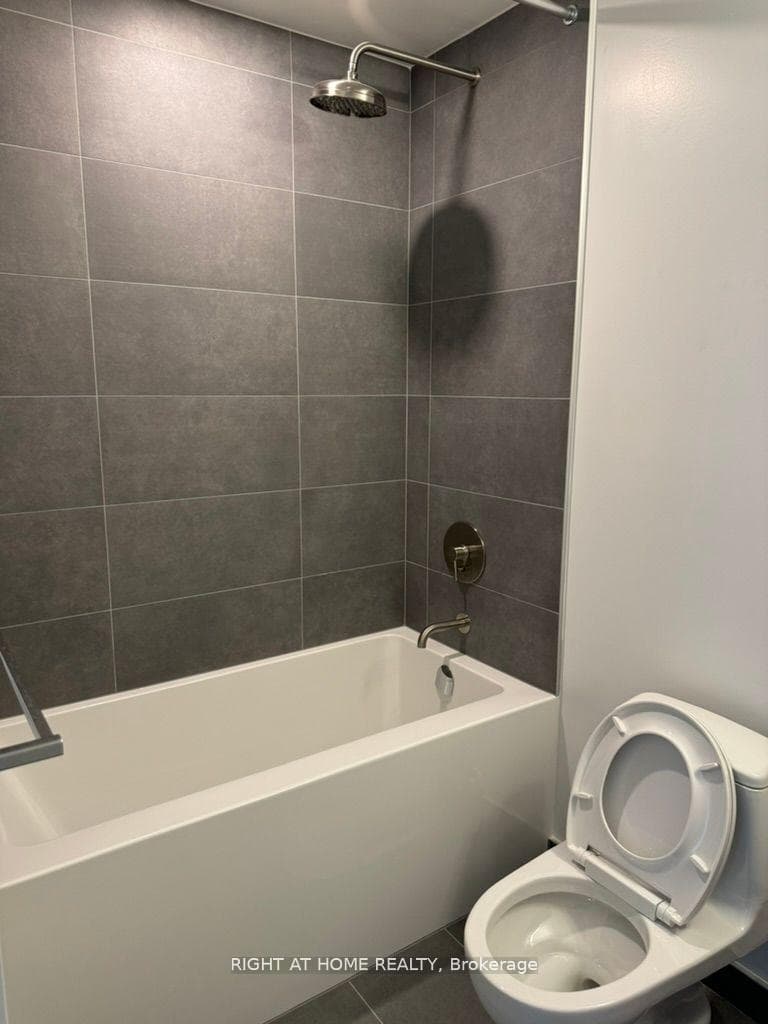 2020 Bathurst Street Unit 935 photo 6