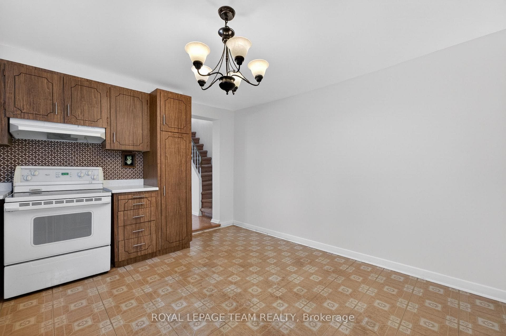 274 Breezehill Avenue photo 13