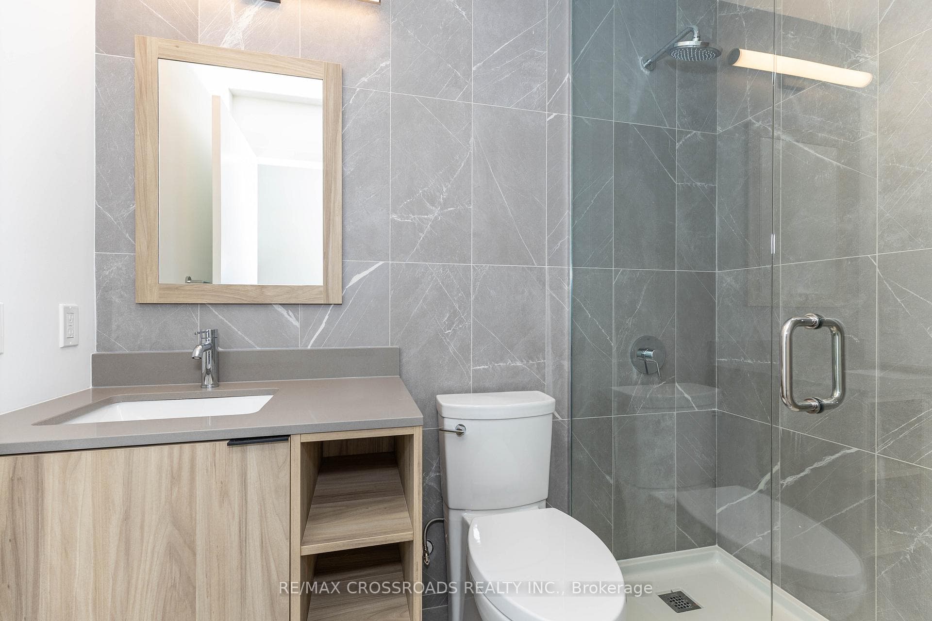 1037 The Queensway N/A Unit 312 photo 21