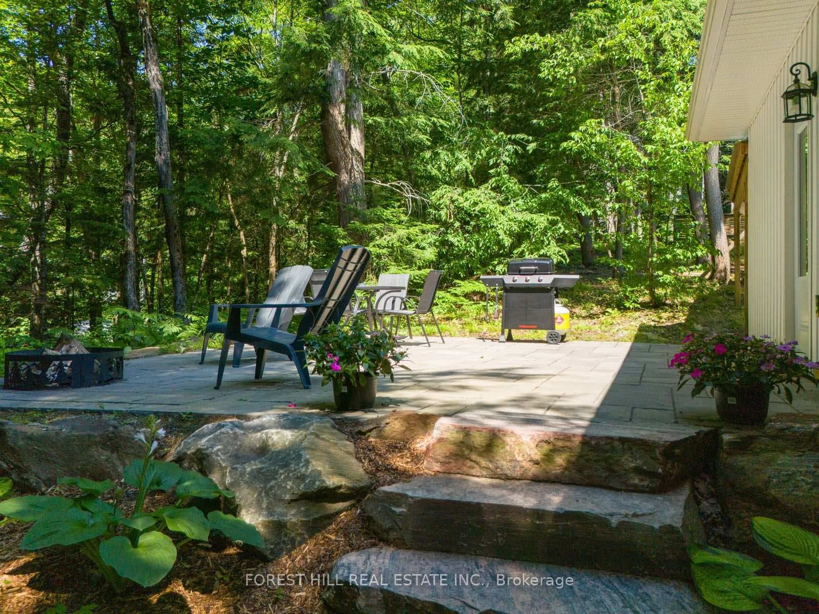 Guest House - Stone Patio With Fire Pit
