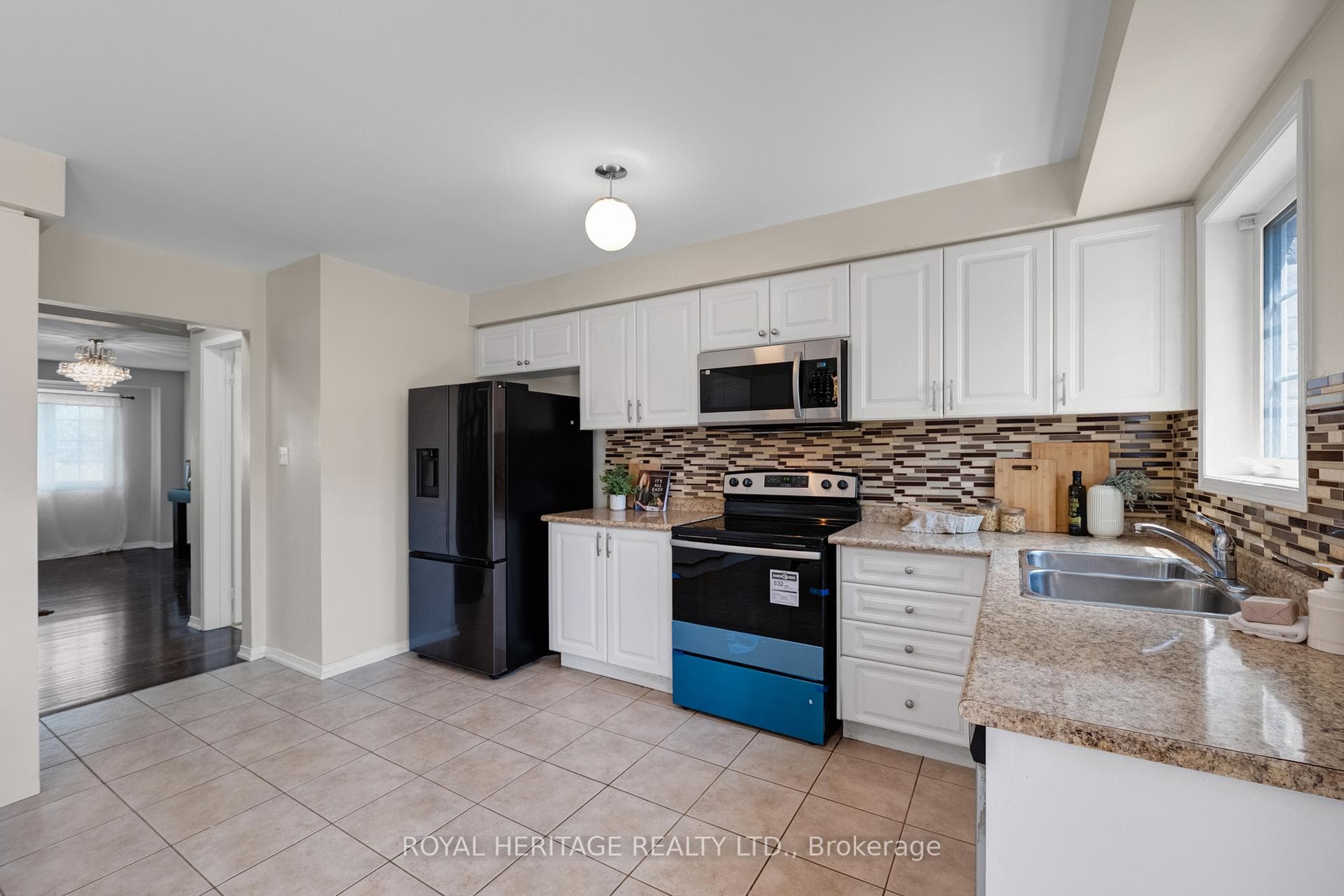 497 Rossland Road photo 7