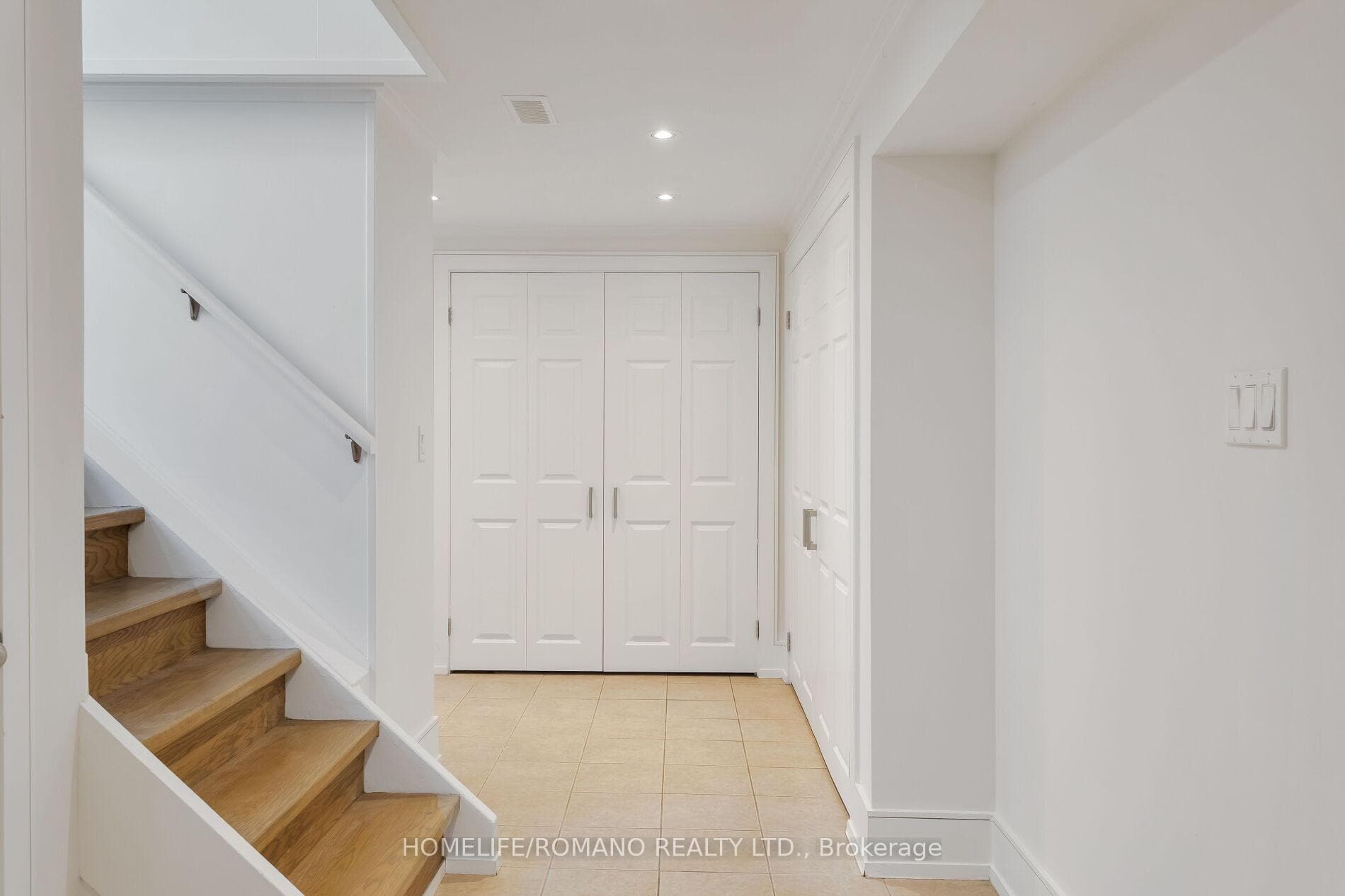 146 Delhi Avenue photo 27