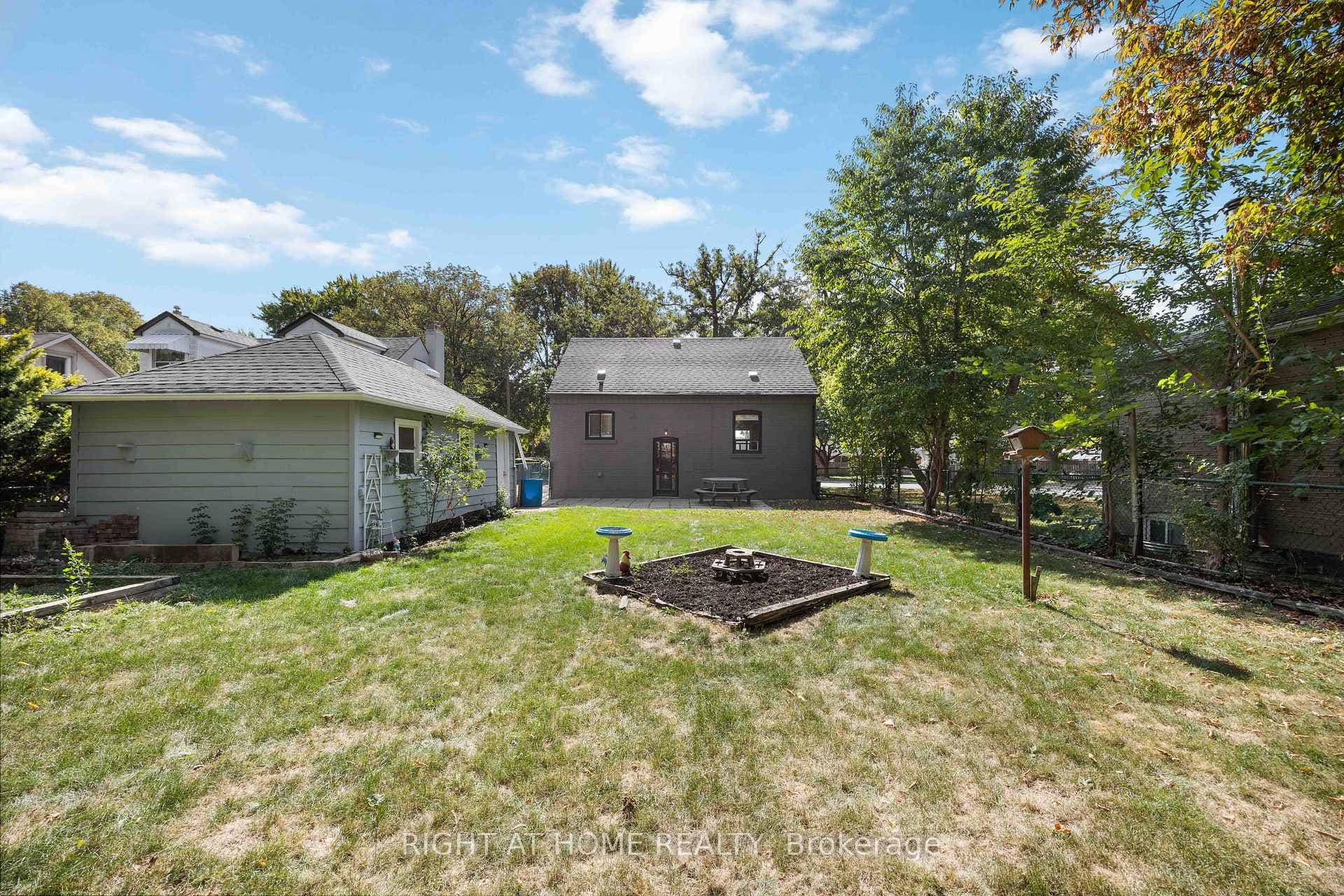 12 Rosalie Avenue photo 28