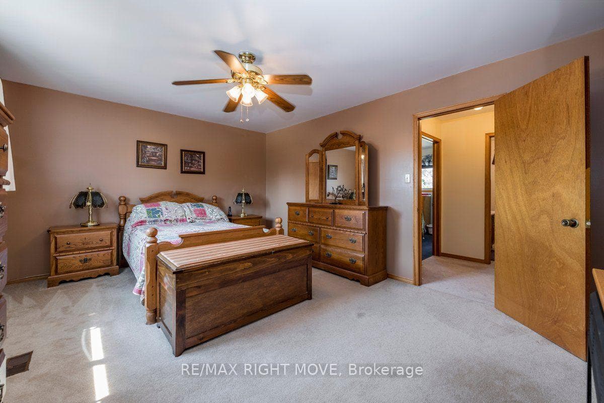 55 Laurentian Lane photo 34