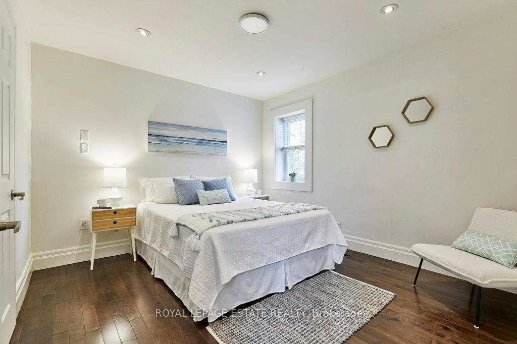 Bedroom on main with closet