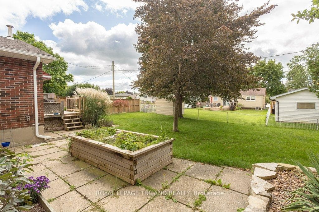 11 GUSTIN Place photo 32