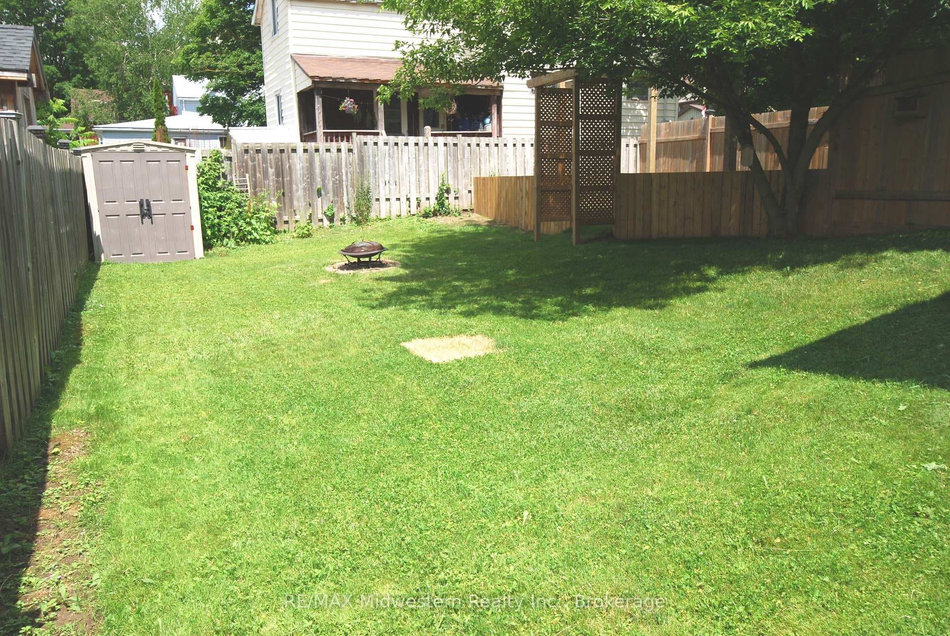 172 Elora Street photo 4