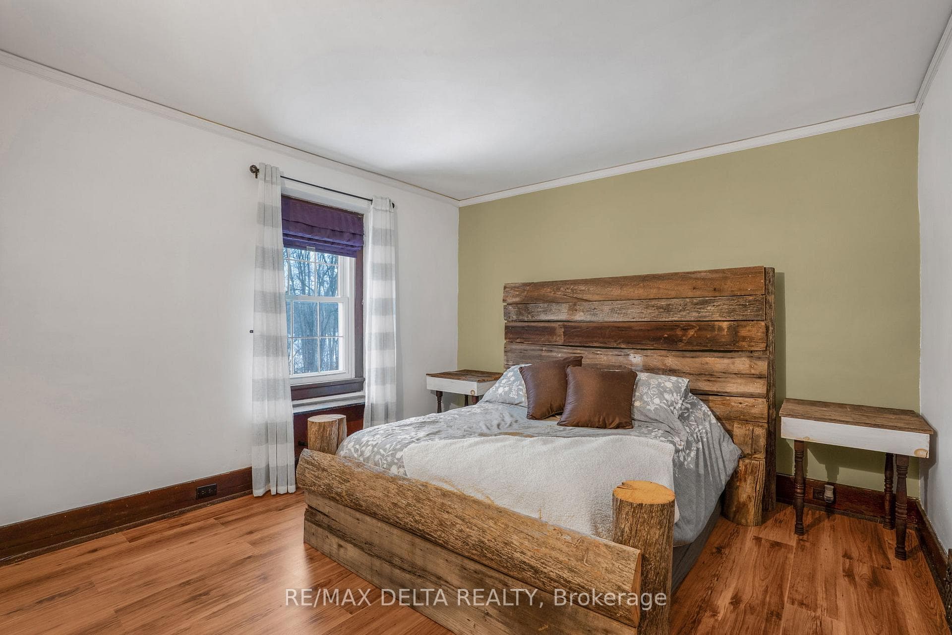 554 Allan Street photo 23