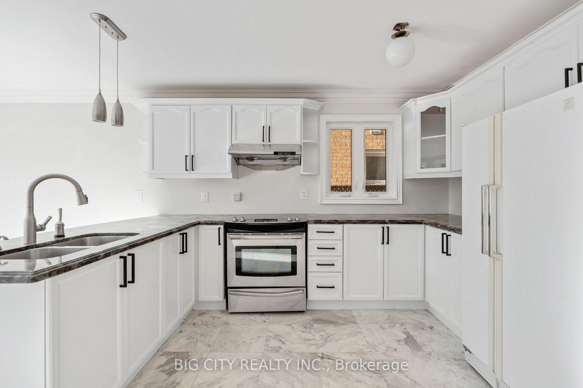 828 Cardington Street photo 8