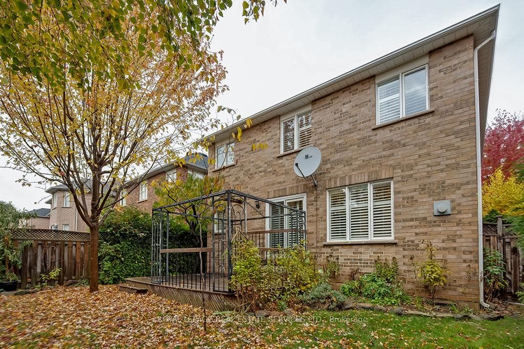 2358 Gladstone Avenue photo 37