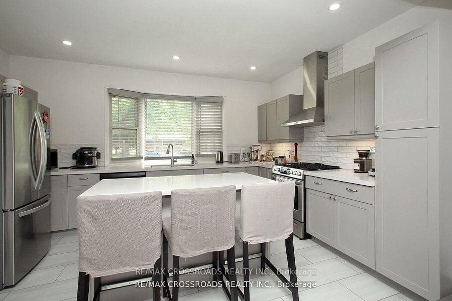 896 Walton Court photo 22