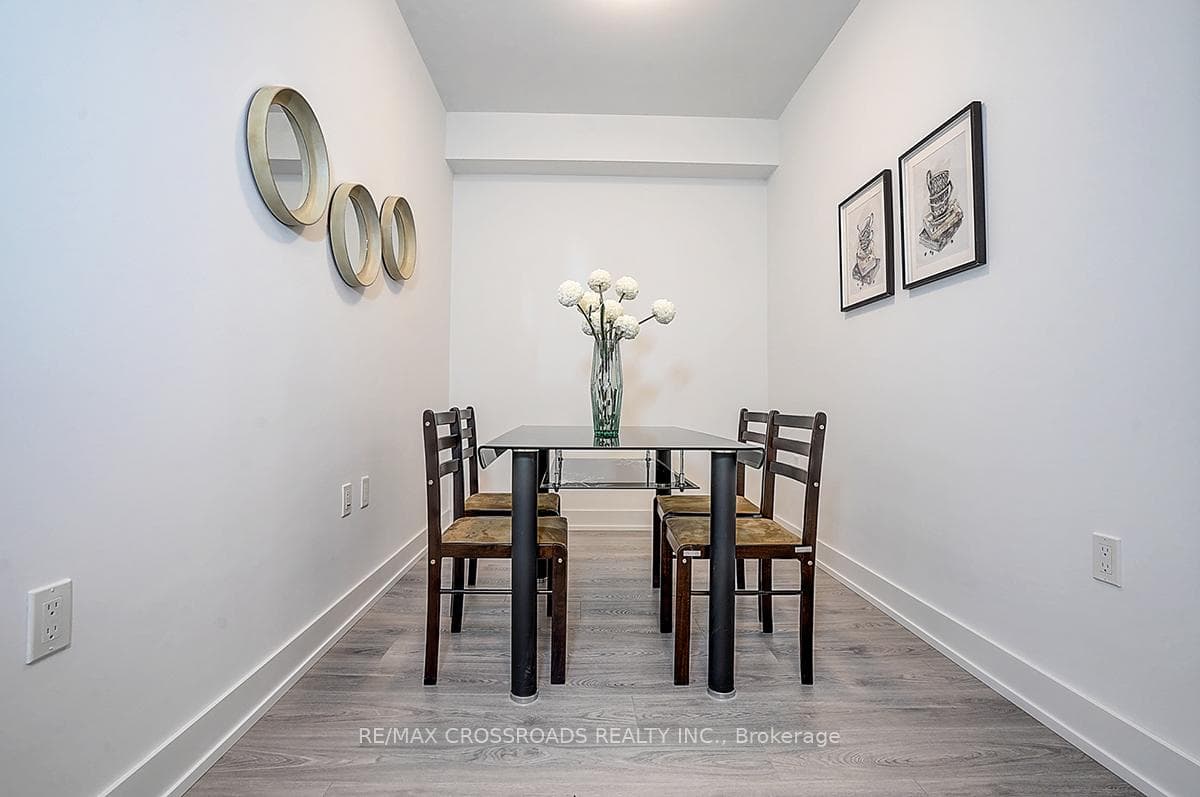 585 Bloor Street Unit 219 photo 25
