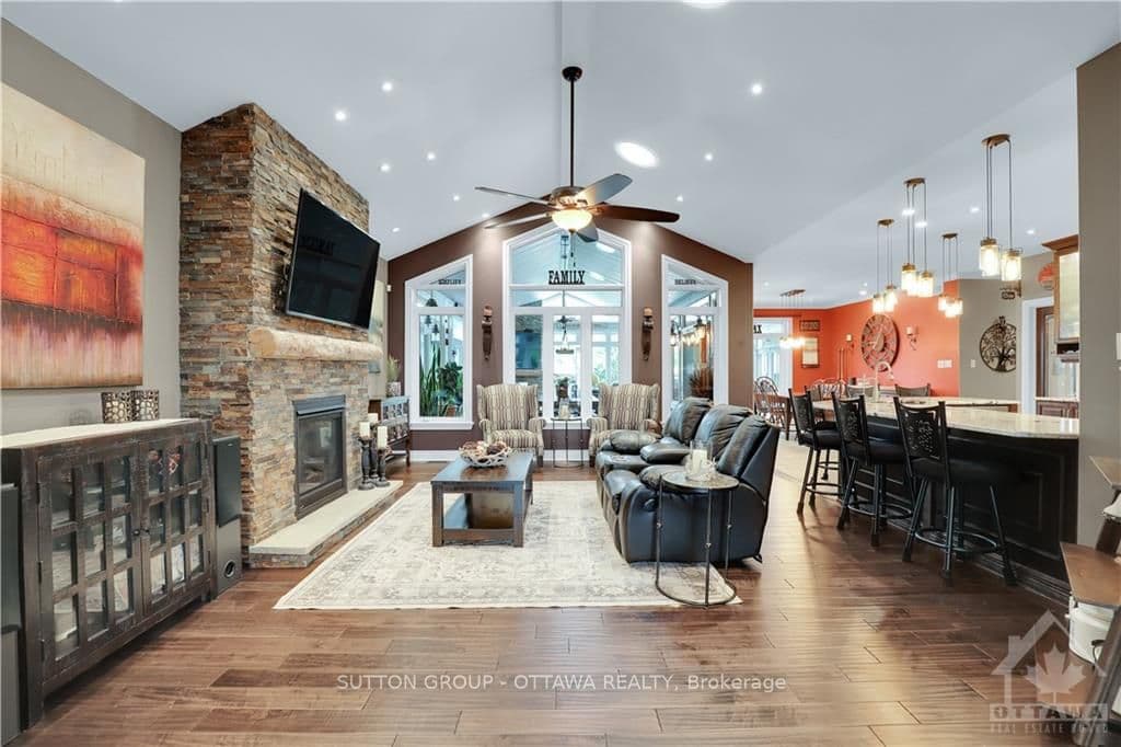 142 SUMNER Drive photo 4