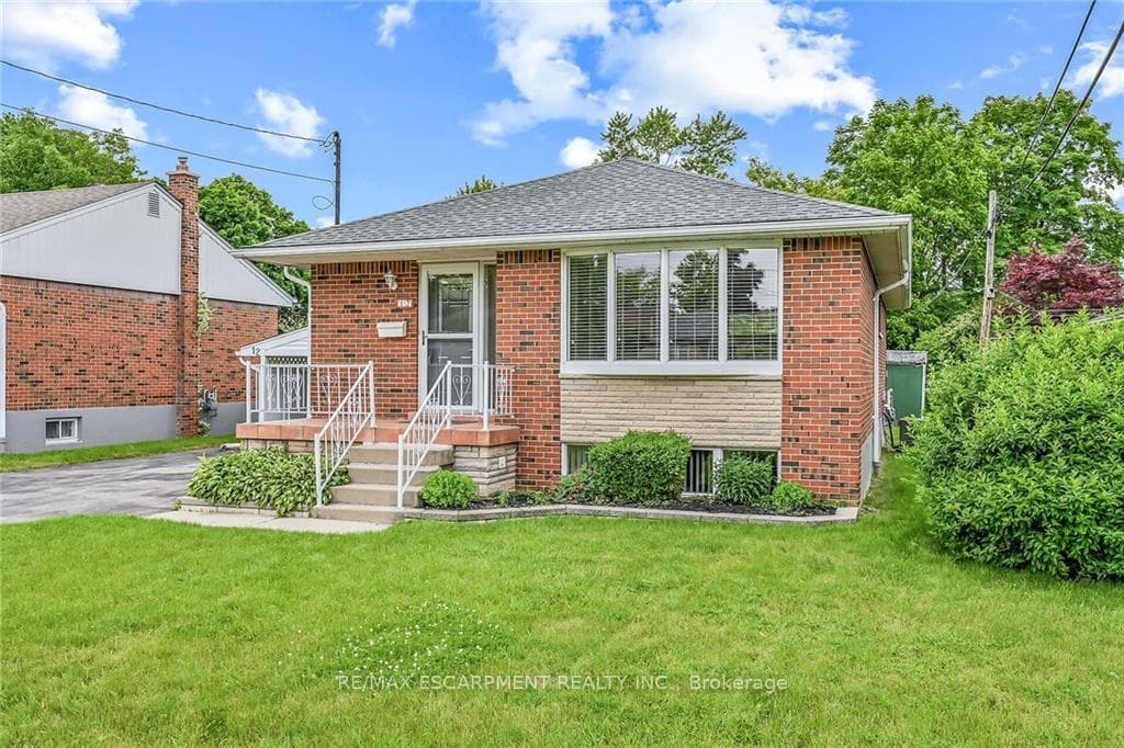 12 Hoover Crescent photo 2