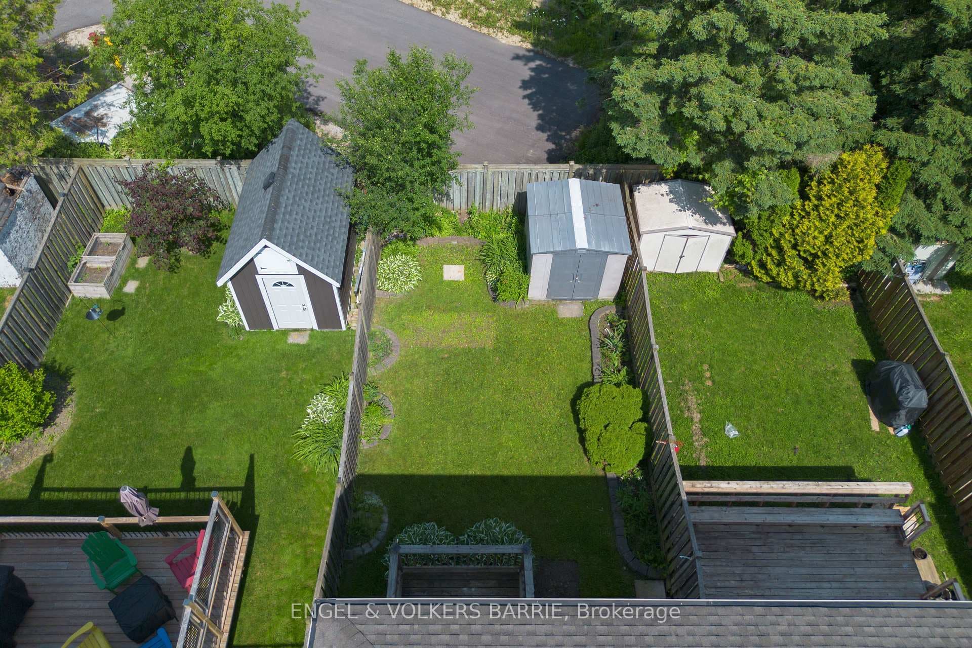 110 Leslie Avenue photo 39