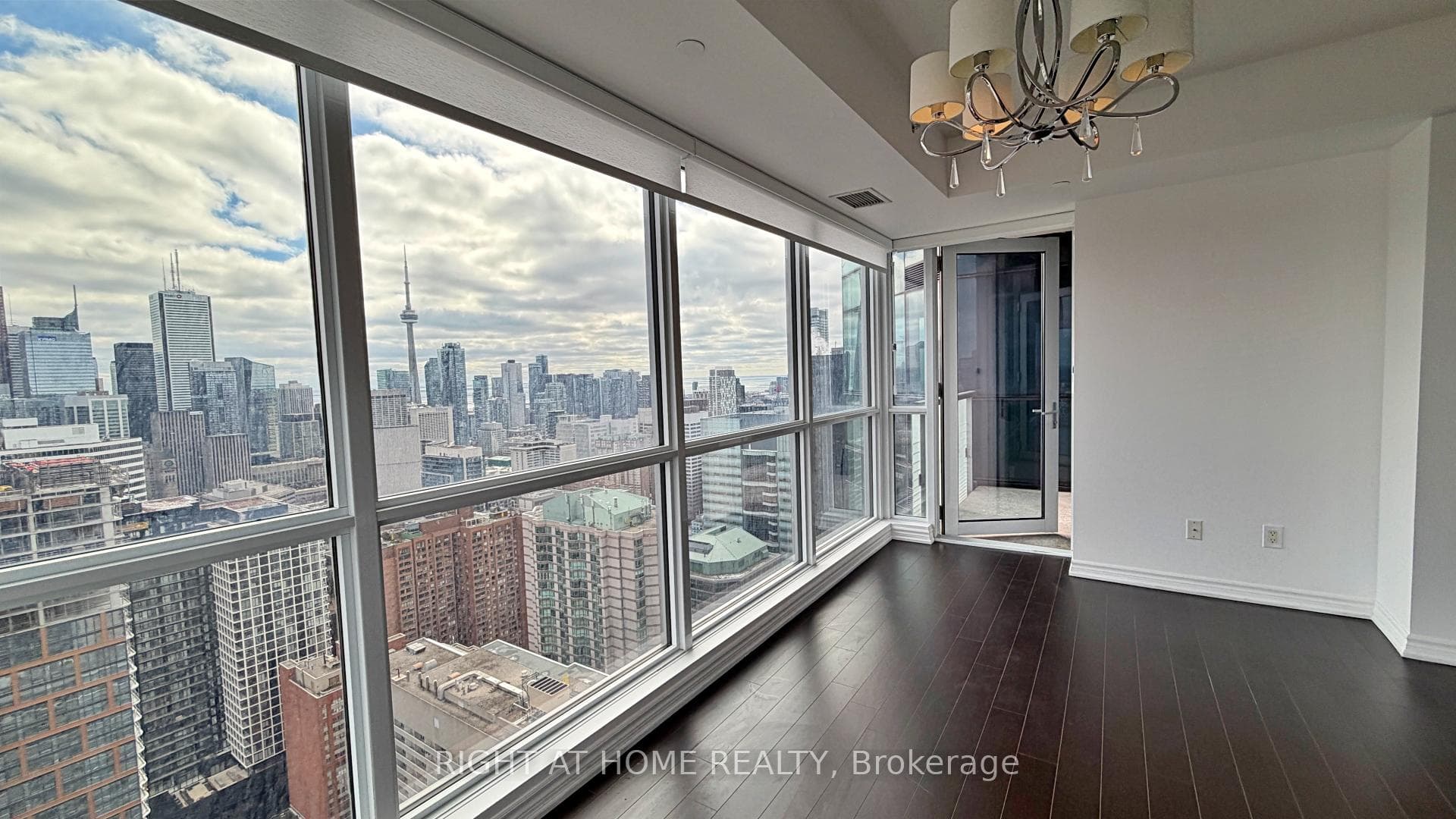 386 Yonge Street Unit 4207 photo 16