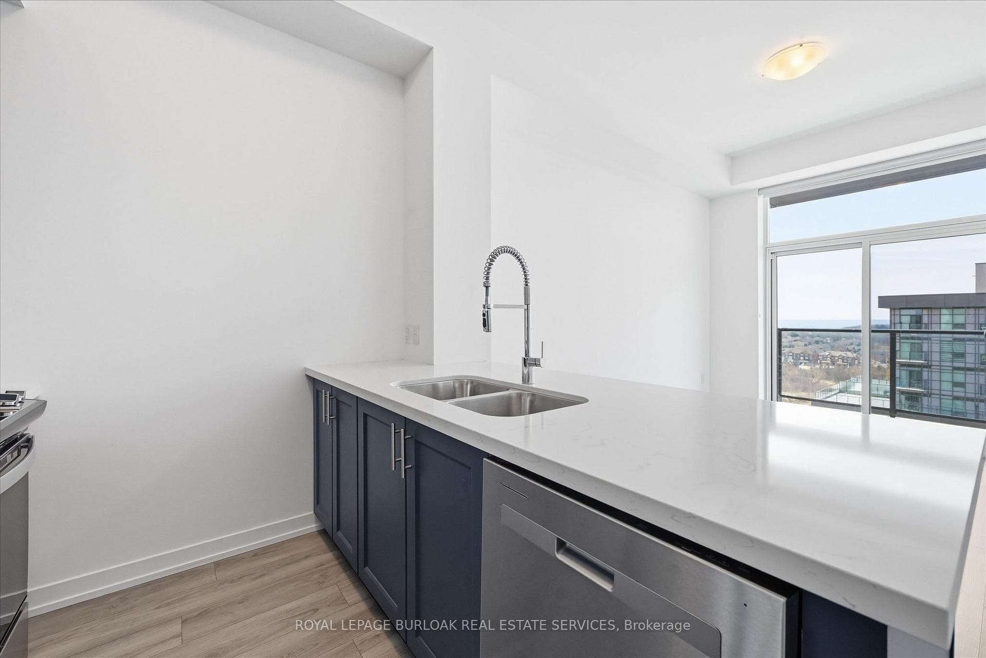 460 Dundas Street Unit 1212 photo 17