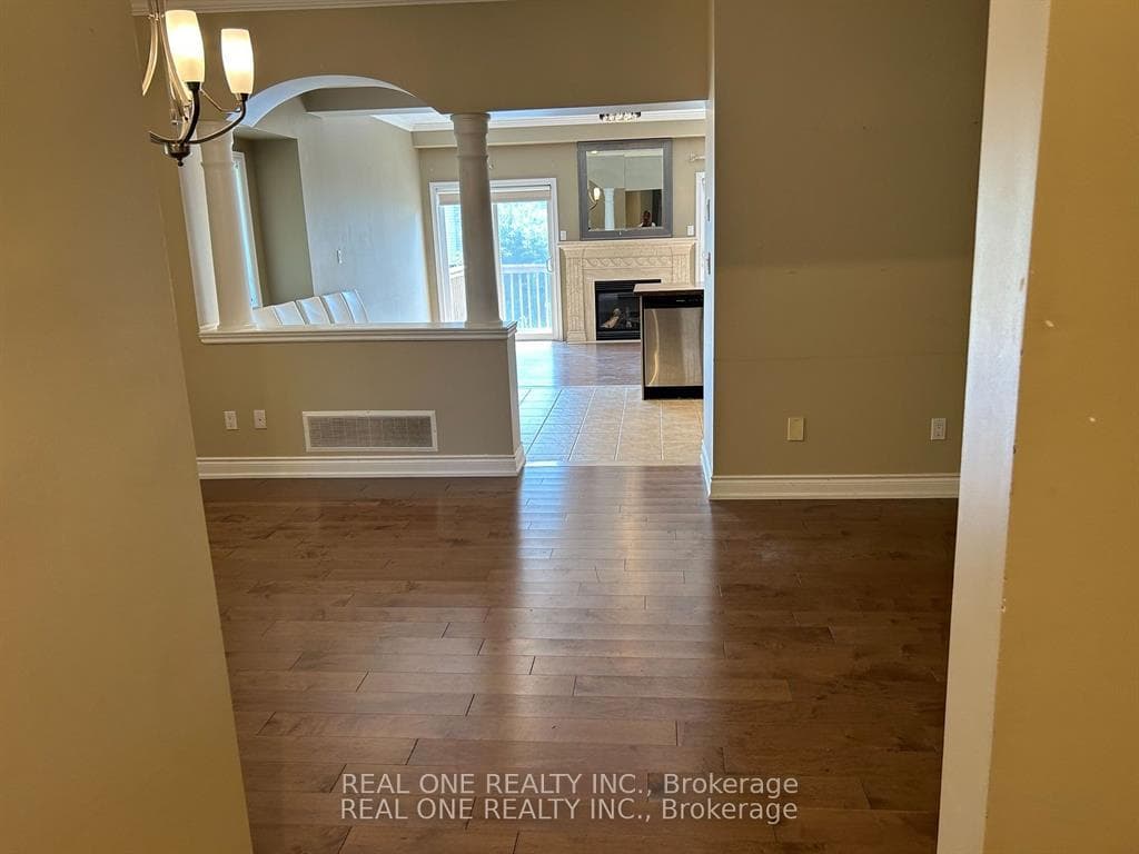 2460 Felhaber Crescent photo 5