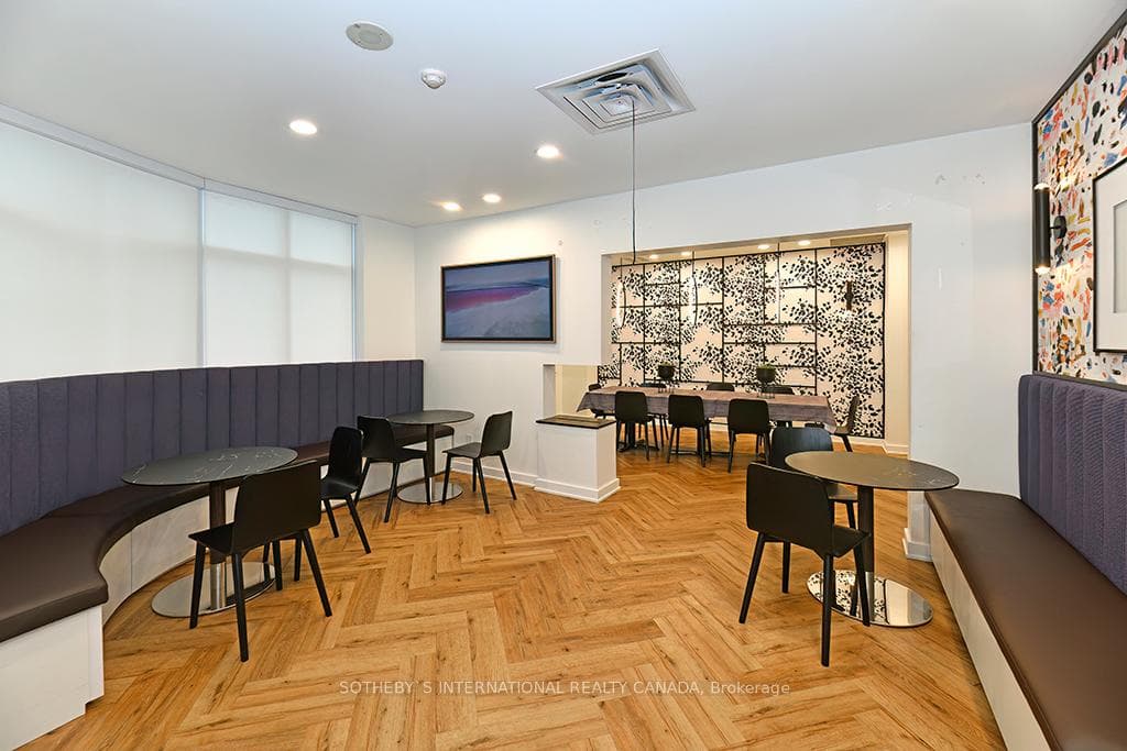 600 Queens Quay Unit 203 photo 22