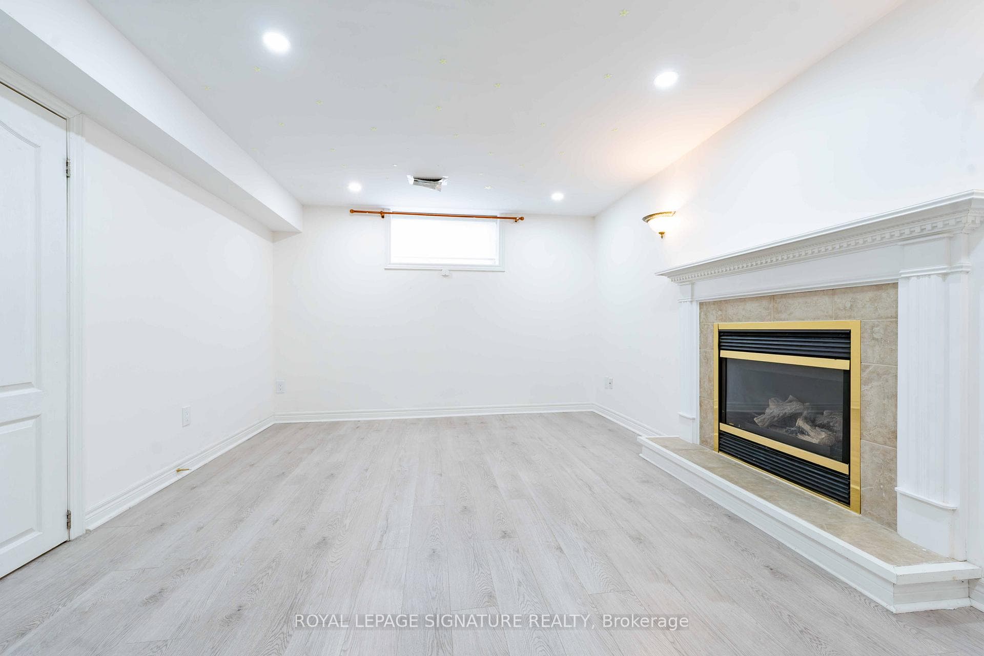 4742 Creditview Road photo 12