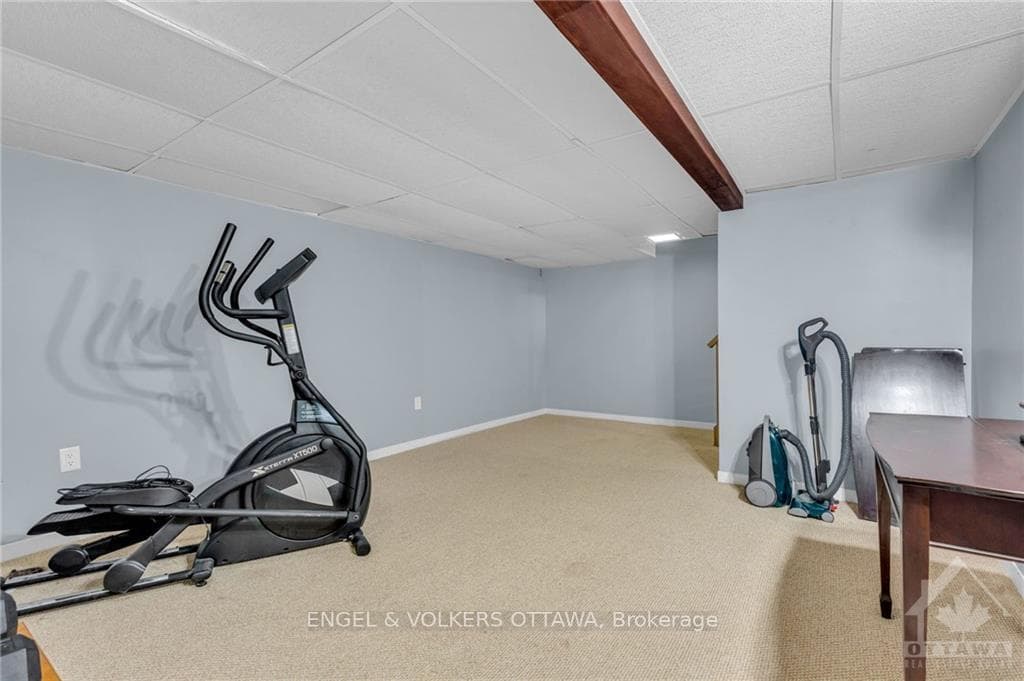 783 EASTVALE Drive photo 23