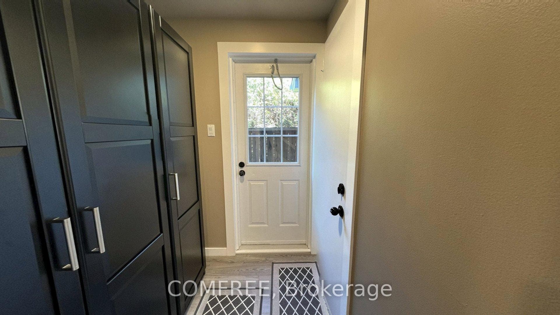2093 Boake Street photo 11