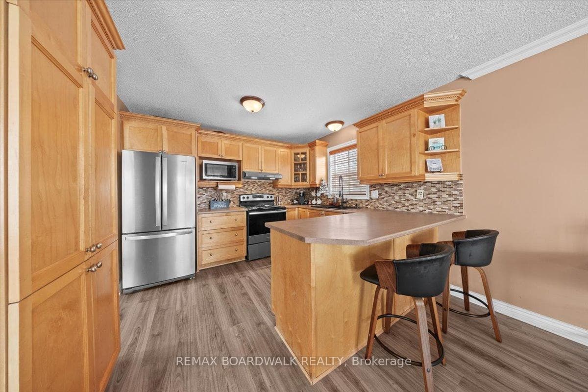 2285 Cecile Crescent photo 14