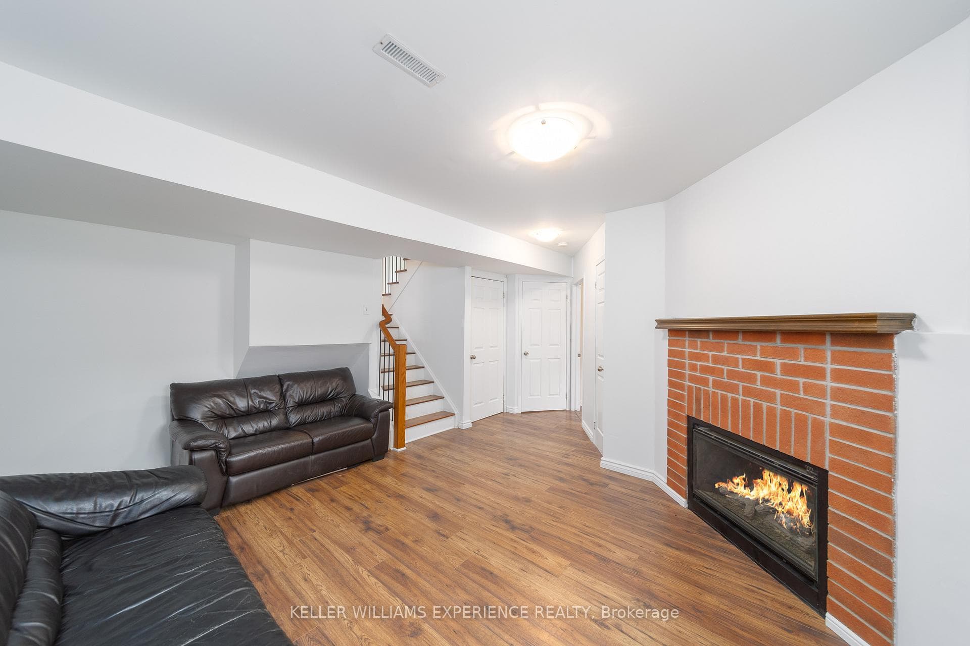 35 HARWOOD Drive photo 18