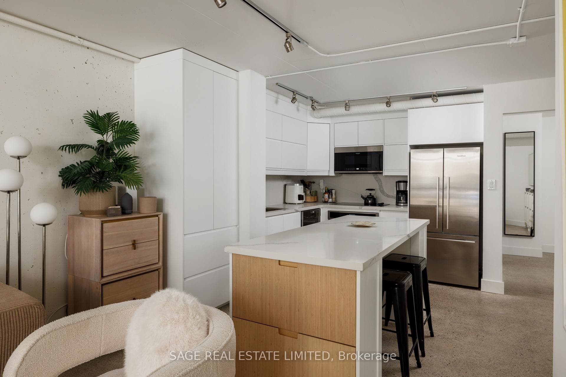 955 Queen Street Unit 103 photo 6