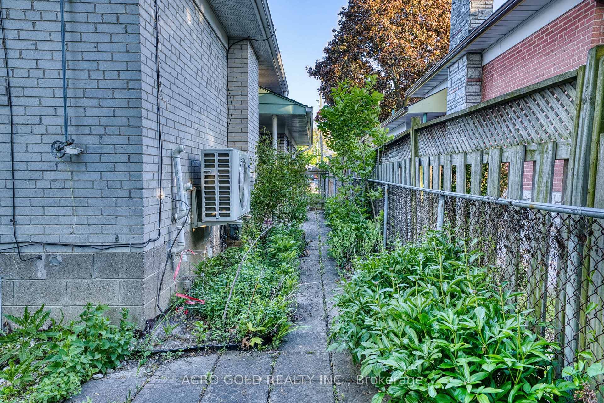 10 Kennebec Crescent photo 6