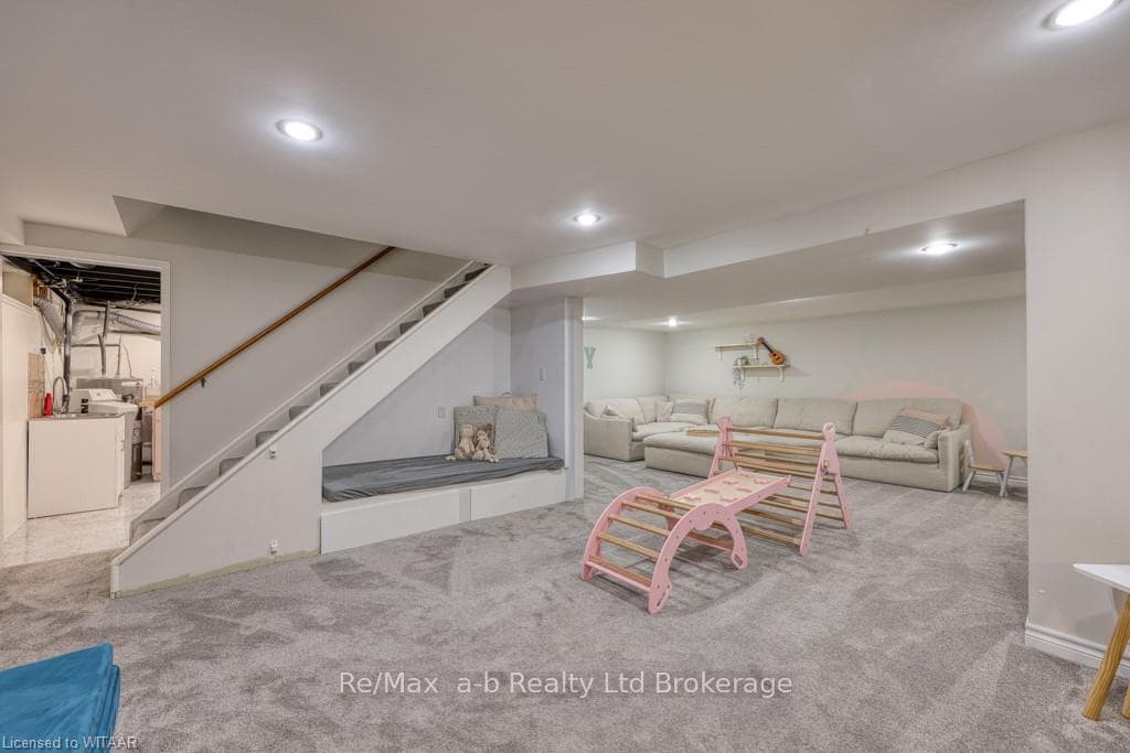 298 LIGHT Street photo 33