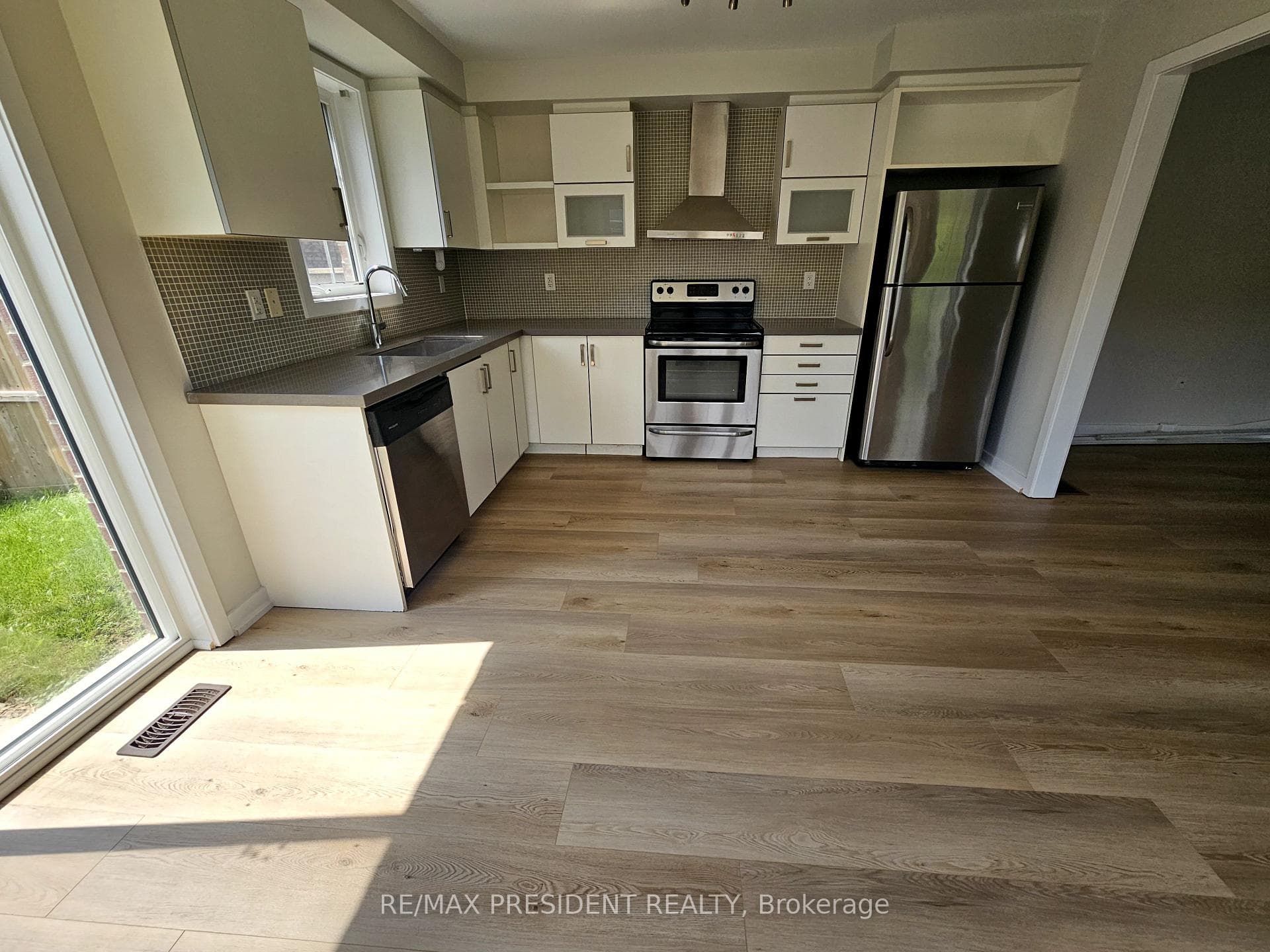14 Baffin Crescent photo 5