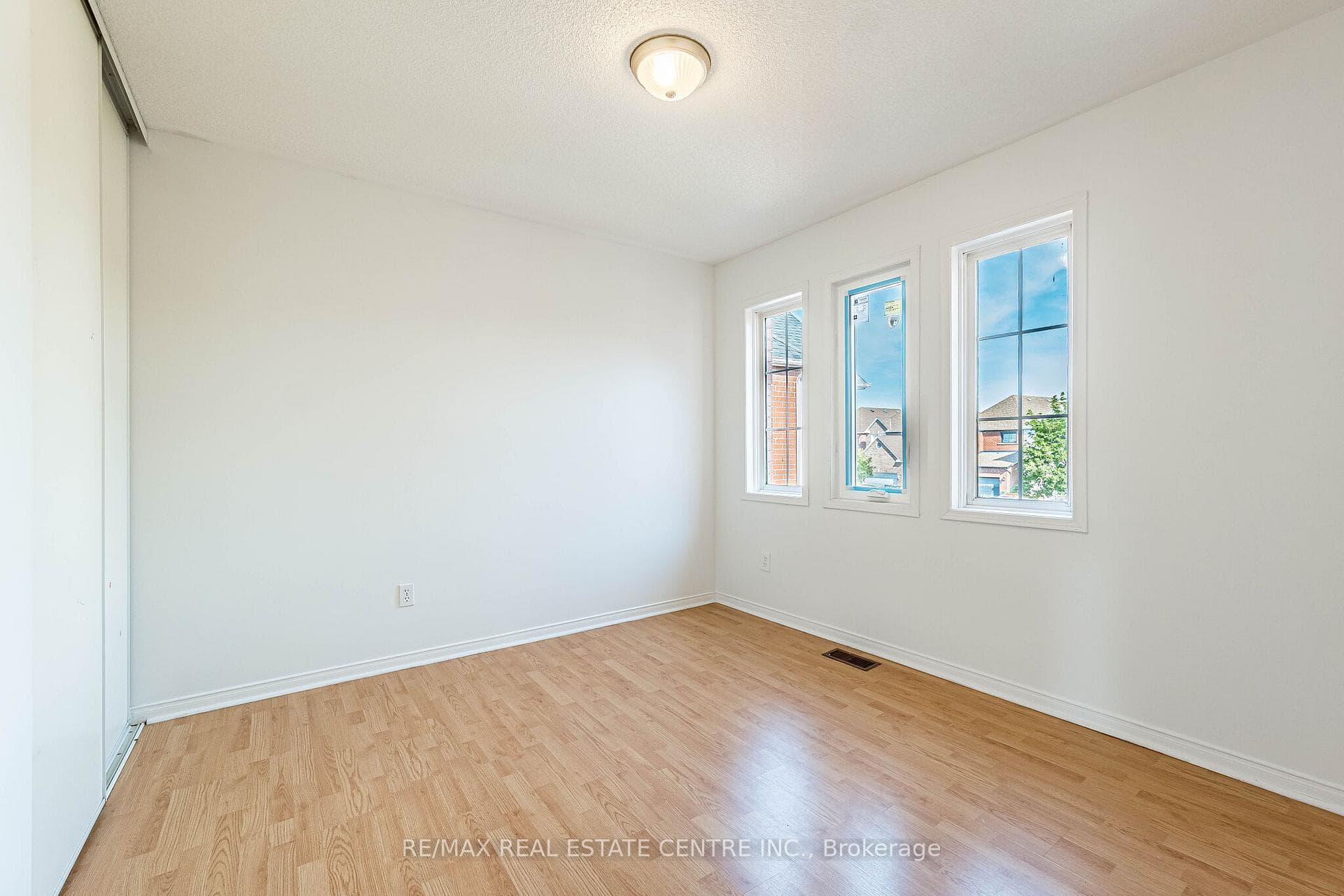 35 Twisted Oak Street photo 28