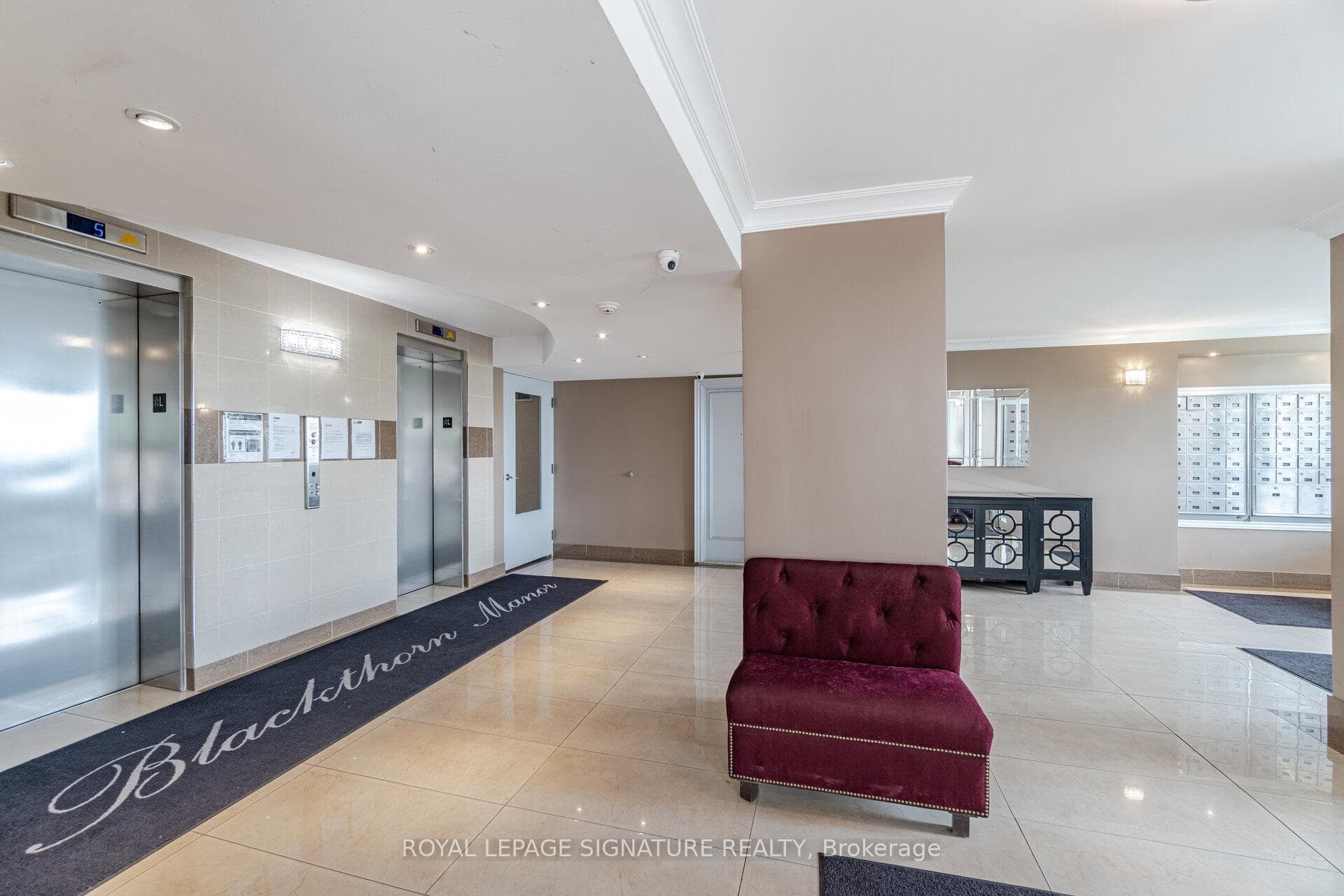 541 Blackthorn Avenue Unit 1110 photo 4