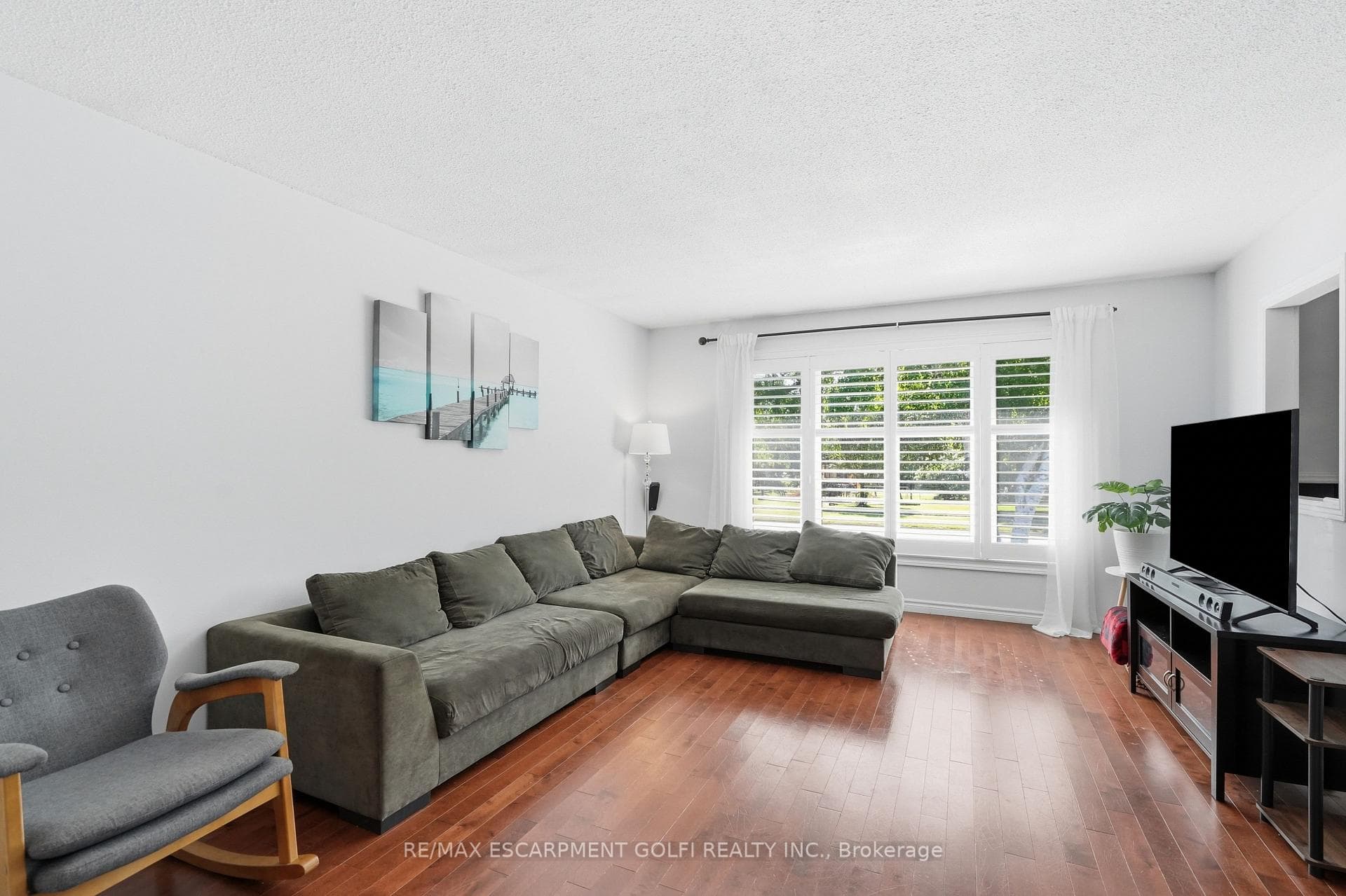 33 Debora Drive photo 5