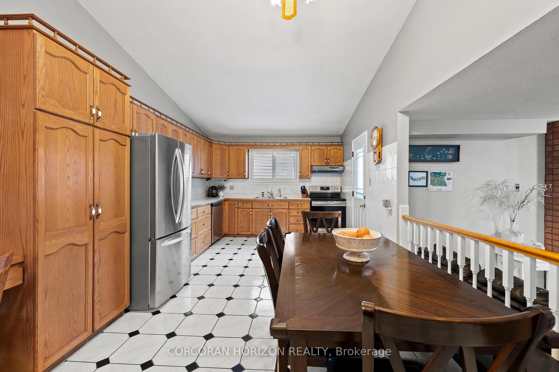 76 Stonyburn Crescent photo 9