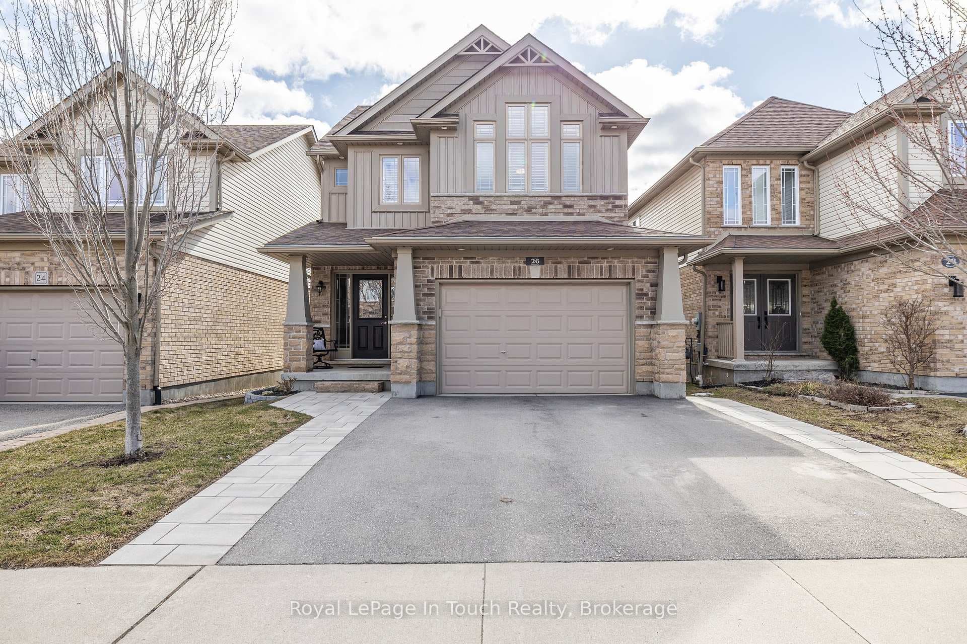 26 Oakes Crescent photo 2