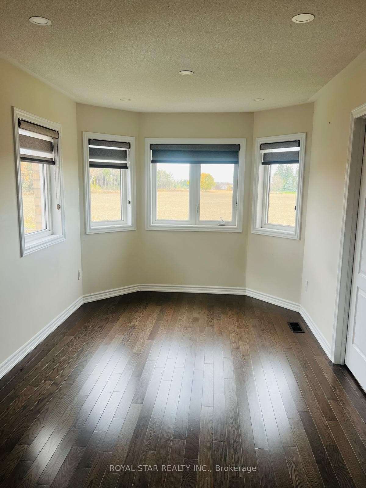 121 Bonnieglen Farm Boulevard Unit Upper photo 16