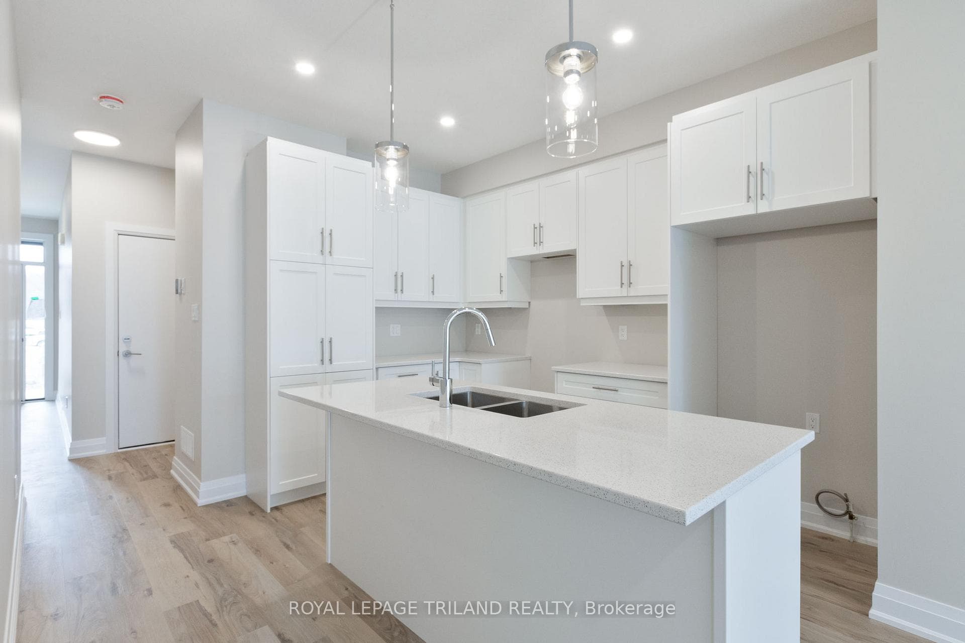 786 Banyan Lane photo 6