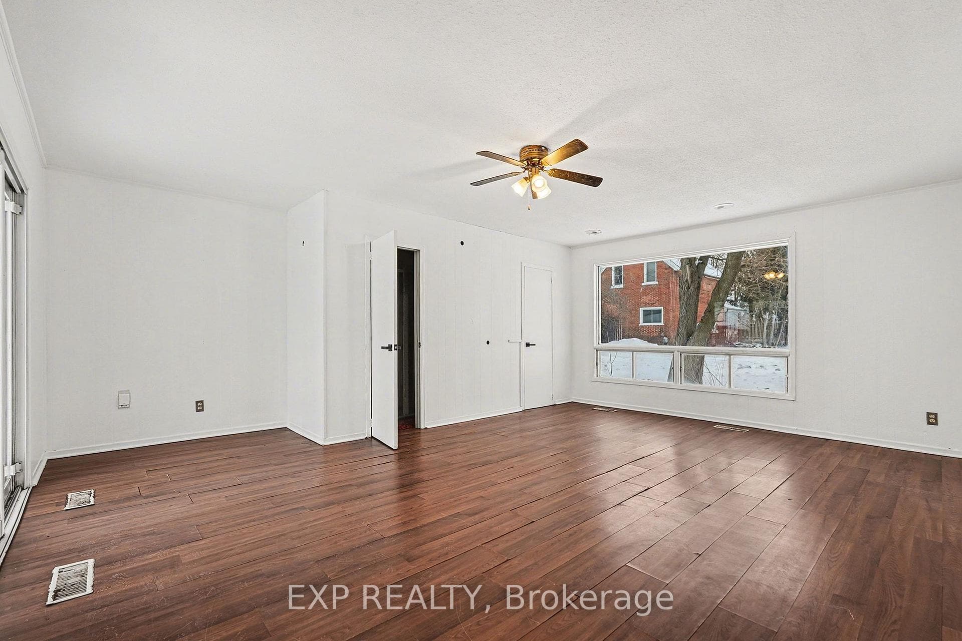 294 Moffatt Street photo 9