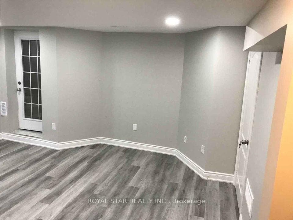 163 Cresthaven Road Unit Bsmnt photo 7