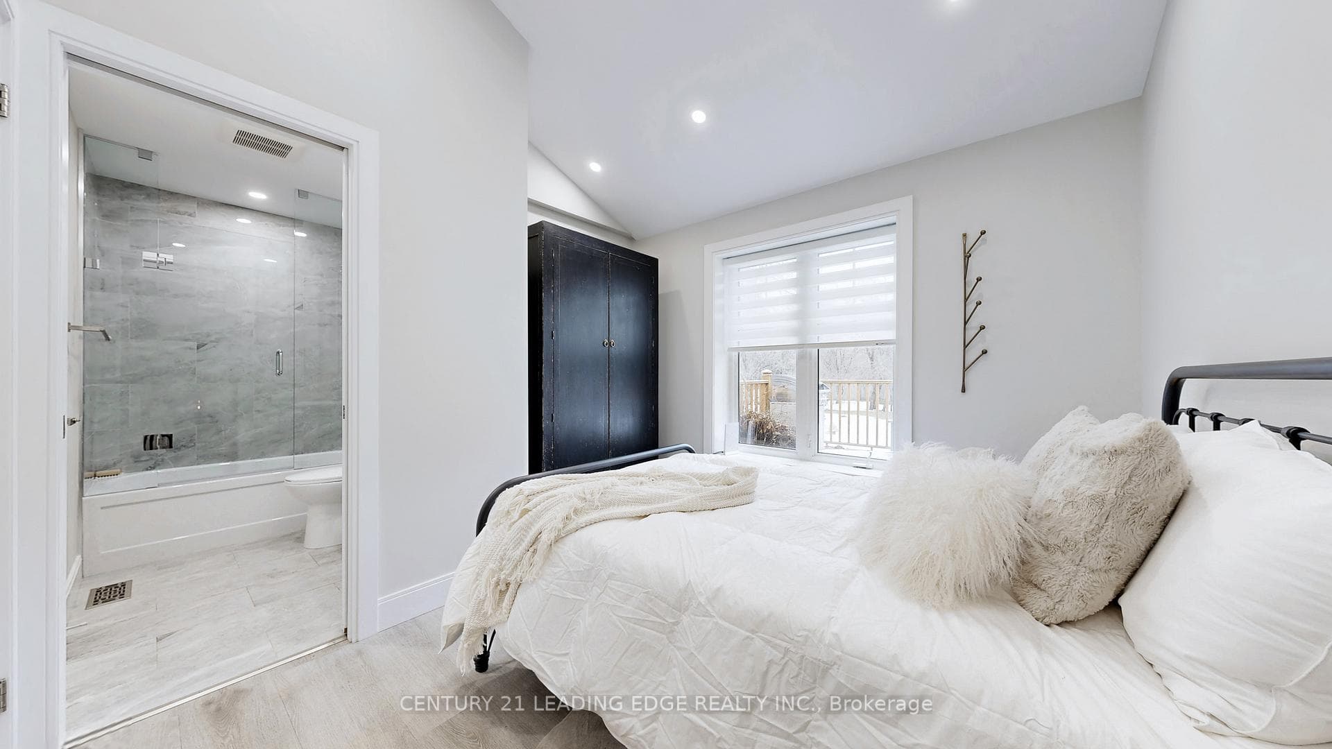 6 Beach Road photo 34