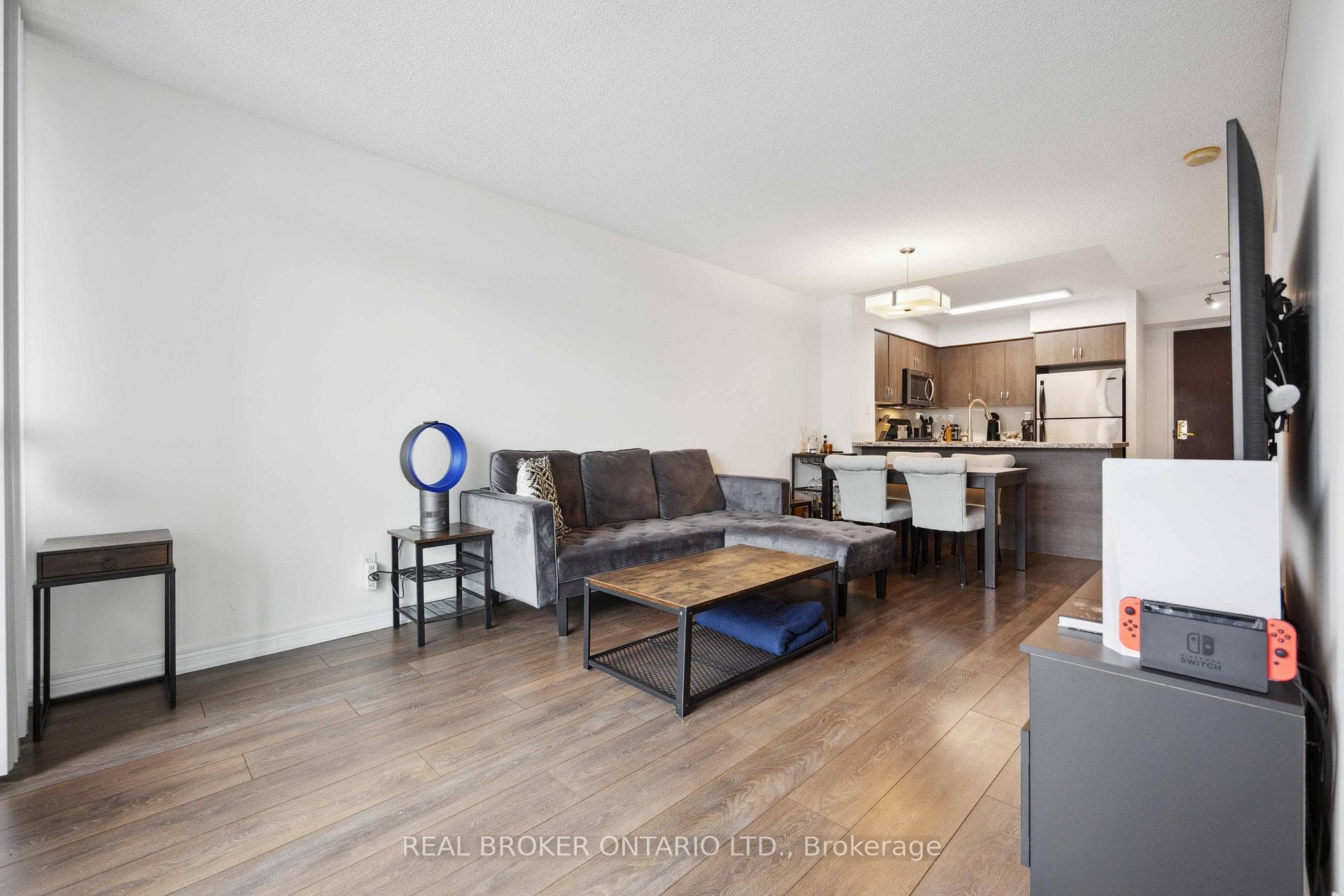 18 Parkview Avenue Unit 2215 photo 17