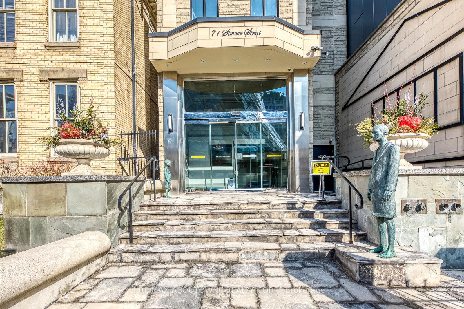 71 Simcoe Street Unit 701 photo 3