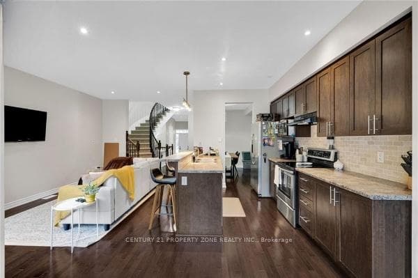 1167 Tischart Crescent photo 2